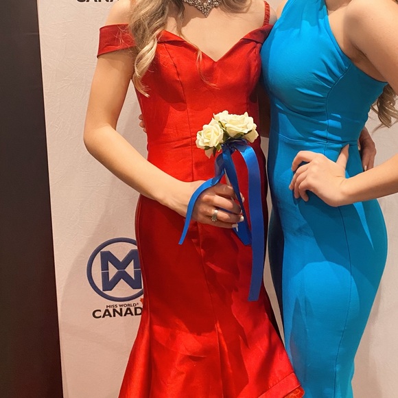 Stunning red Laura pageant gown. - Picture 1 of 2
